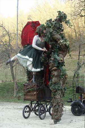 spectacle-sur-echasses Les Faux Serveurs